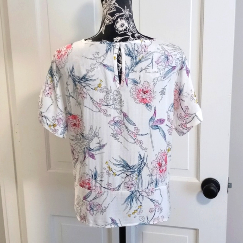 🪻Buffalo David Bitton🪻- White/Multi Floral S/S Tie Front Top - Picture 3 of 14